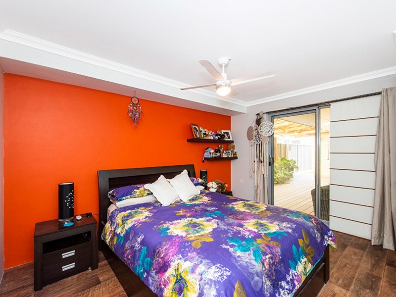 16 Regatta Boulevard, Champion Lakes WA 6111