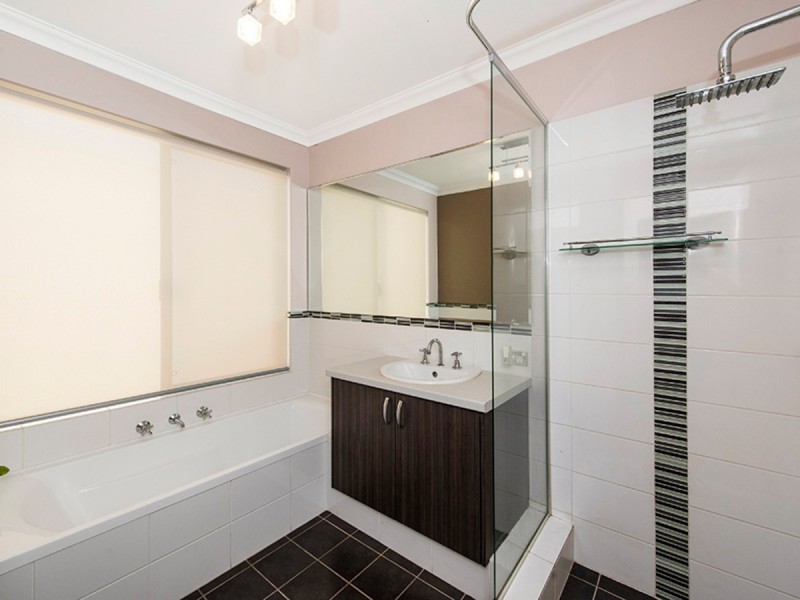 16 Regatta Boulevard, Champion Lakes WA 6111