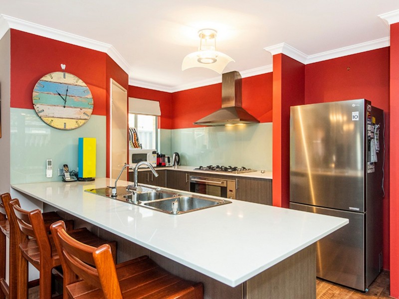 16 Regatta Boulevard, Champion Lakes WA 6111