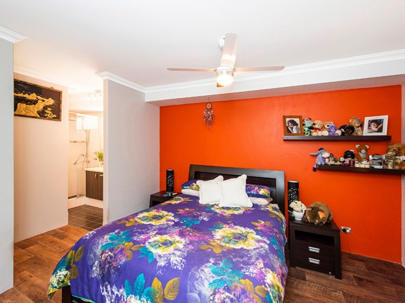 16 Regatta Boulevard, Champion Lakes WA 6111