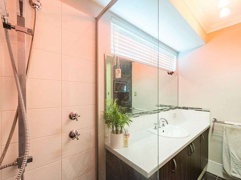 16 Regatta Boulevard, Champion Lakes WA 6111