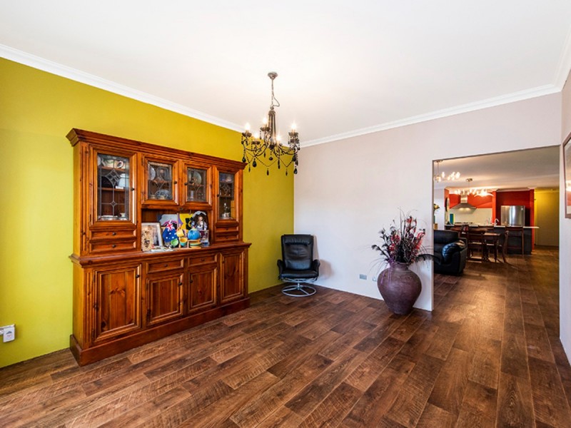 16 Regatta Boulevard, Champion Lakes WA 6111