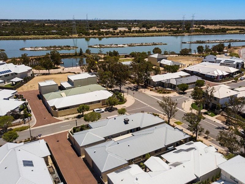 16 Regatta Boulevard, Champion Lakes WA 6111