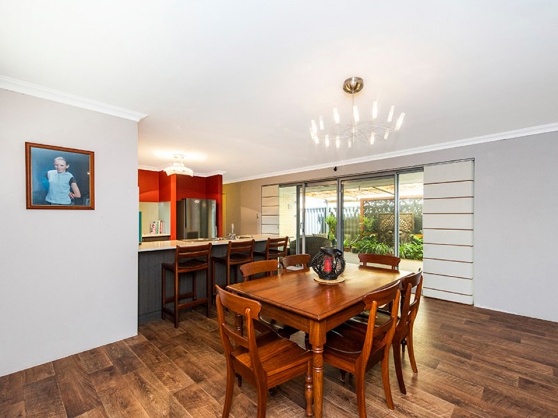 16 Regatta Boulevard, Champion Lakes WA 6111