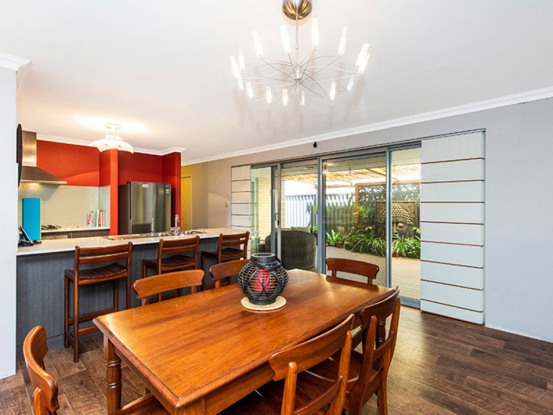 16 Regatta Boulevard, Champion Lakes WA 6111