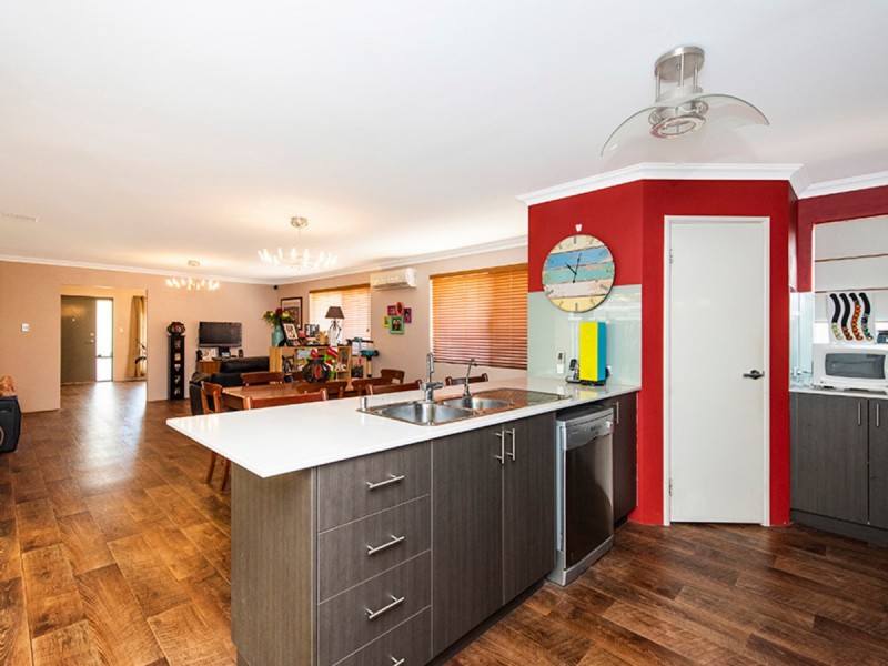 16 Regatta Boulevard, Champion Lakes WA 6111