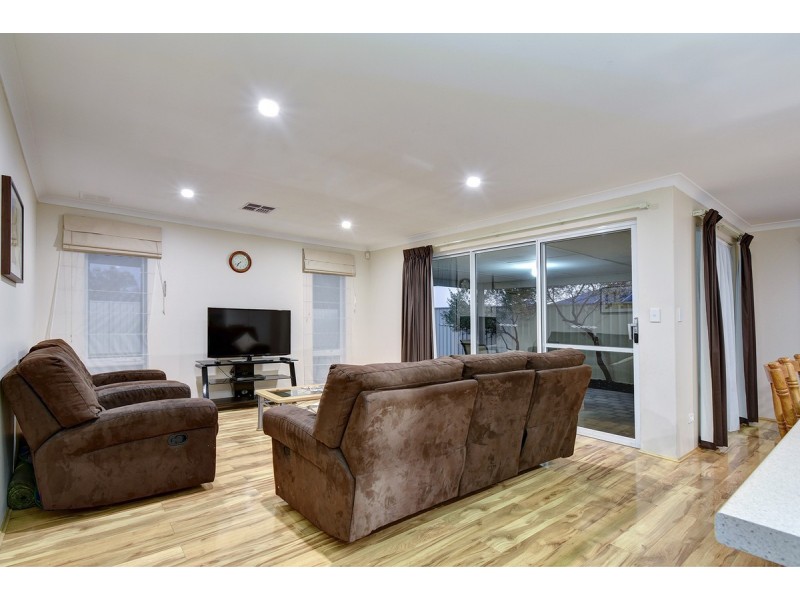 4 Roma Lane, Banksia Grove WA 6031