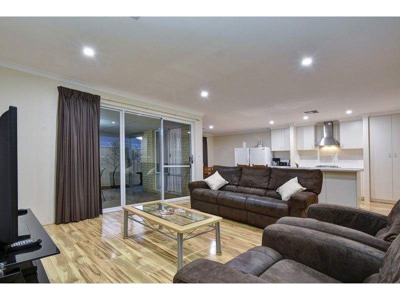 4 Roma Lane, Banksia Grove WA 6031