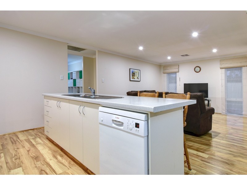 4 Roma Lane, Banksia Grove WA 6031