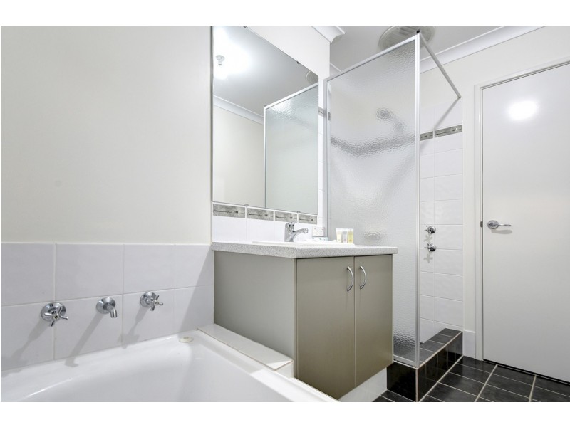 4 Roma Lane, Banksia Grove WA 6031