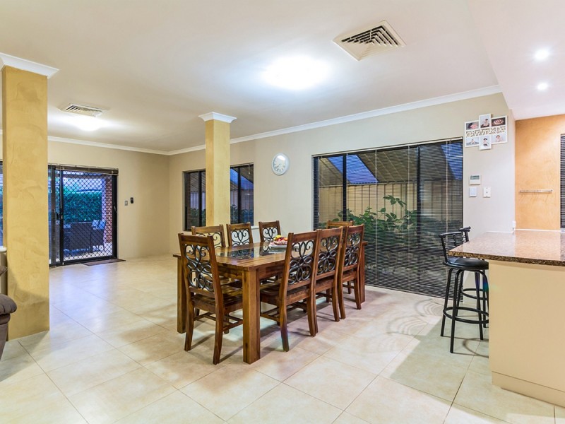 8 Philadelphia Parade, Canning Vale WA 6155