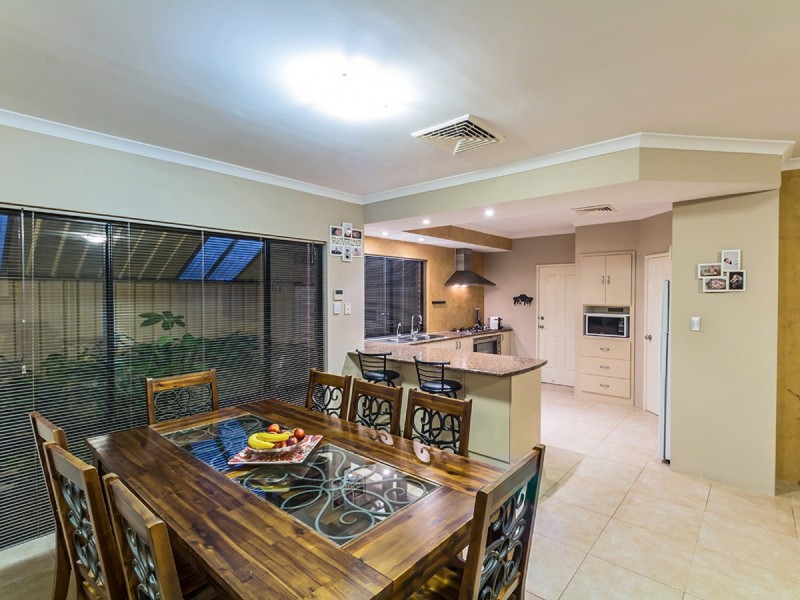 8 Philadelphia Parade, Canning Vale WA 6155