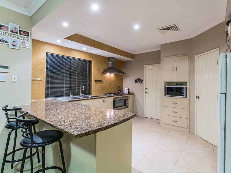 8 Philadelphia Parade, Canning Vale WA 6155
