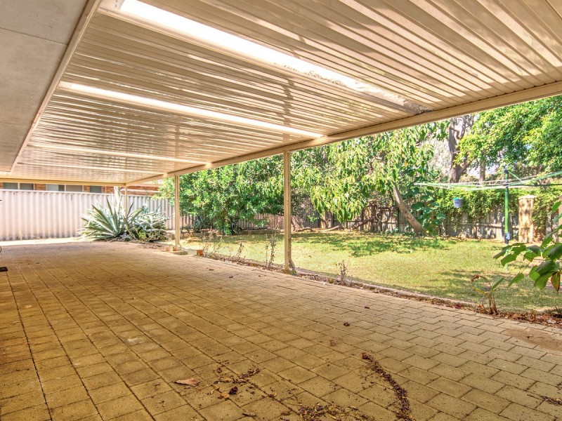 22 Judges Gardens, Leda WA 6170