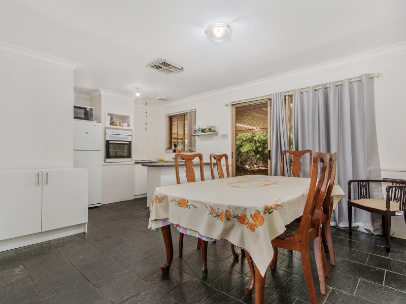 22 Judges Gardens, Leda WA 6170