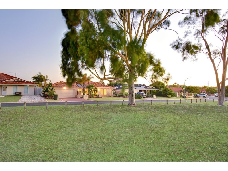 26 Tahlee Retreat, Carramar WA 6031