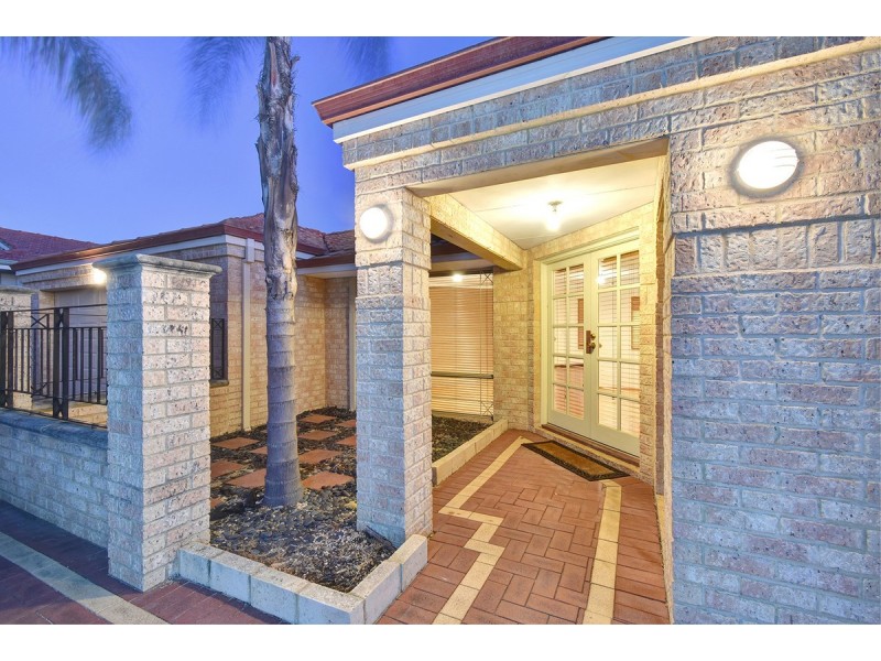 26 Tahlee Retreat, Carramar WA 6031