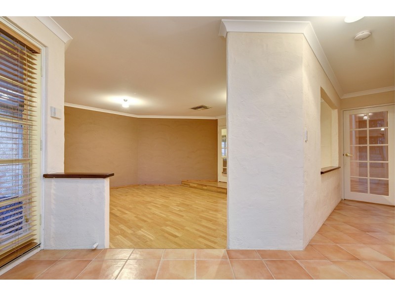 26 Tahlee Retreat, Carramar WA 6031