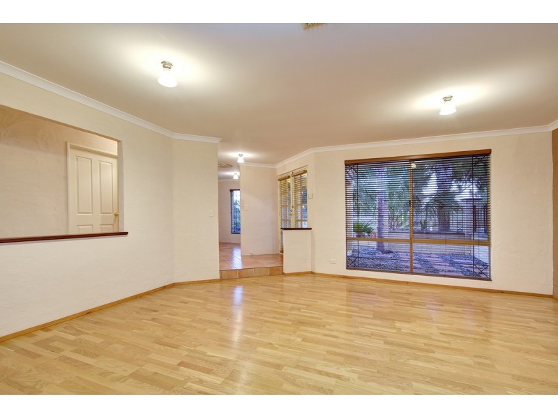 26 Tahlee Retreat, Carramar WA 6031