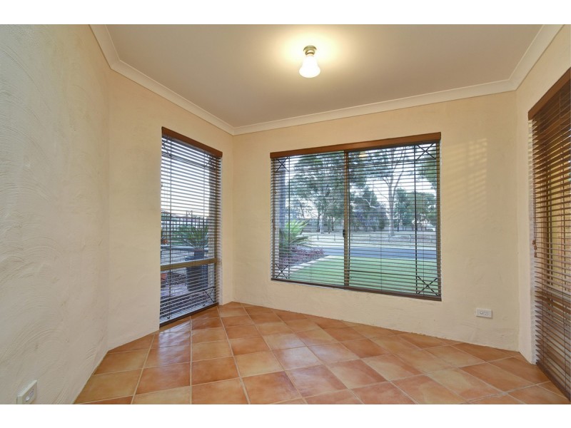 26 Tahlee Retreat, Carramar WA 6031