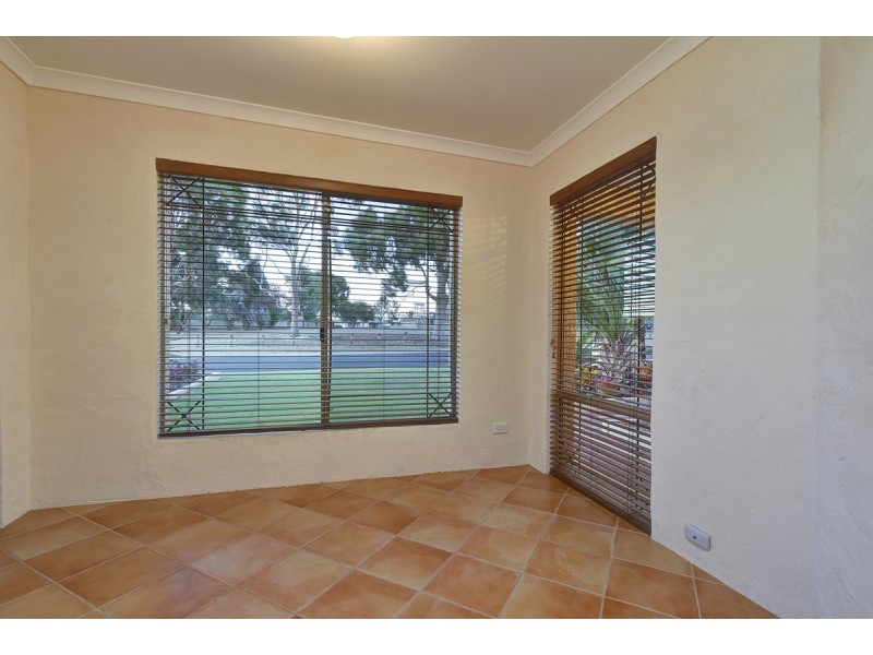 26 Tahlee Retreat, Carramar WA 6031