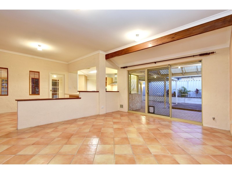 26 Tahlee Retreat, Carramar WA 6031