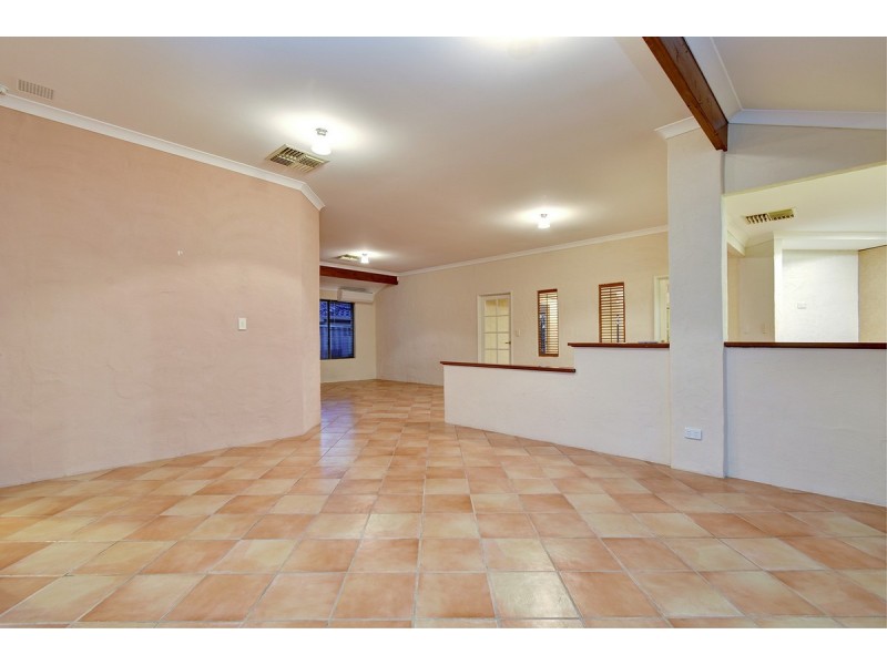 26 Tahlee Retreat, Carramar WA 6031