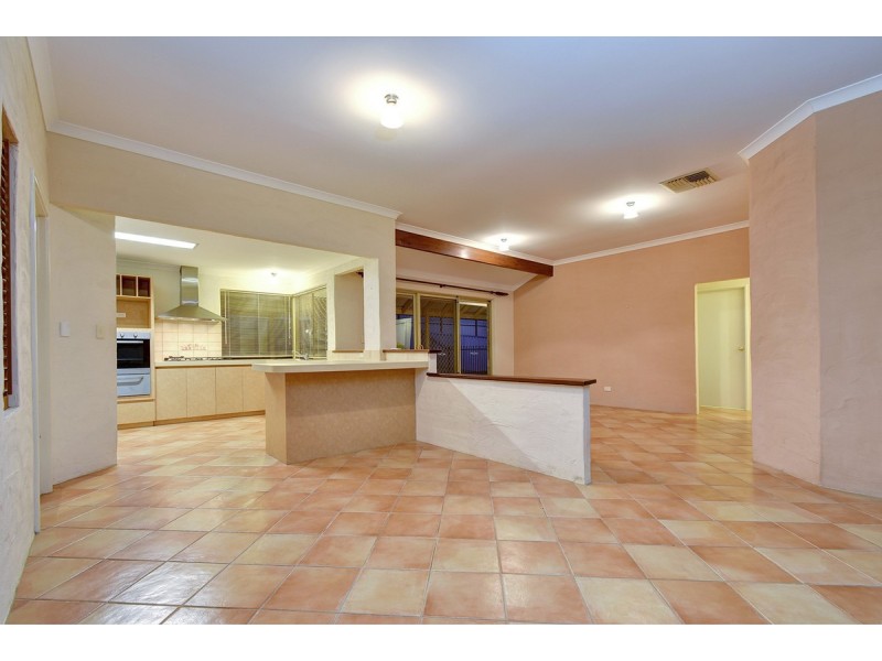 26 Tahlee Retreat, Carramar WA 6031