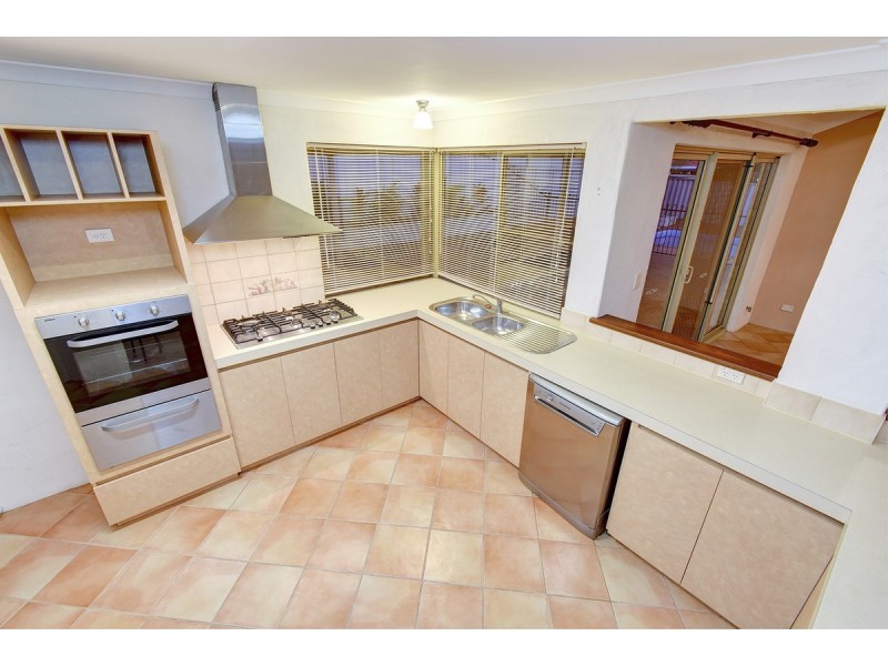 26 Tahlee Retreat, Carramar WA 6031