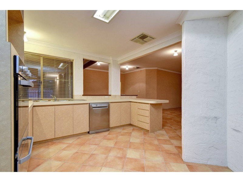 26 Tahlee Retreat, Carramar WA 6031