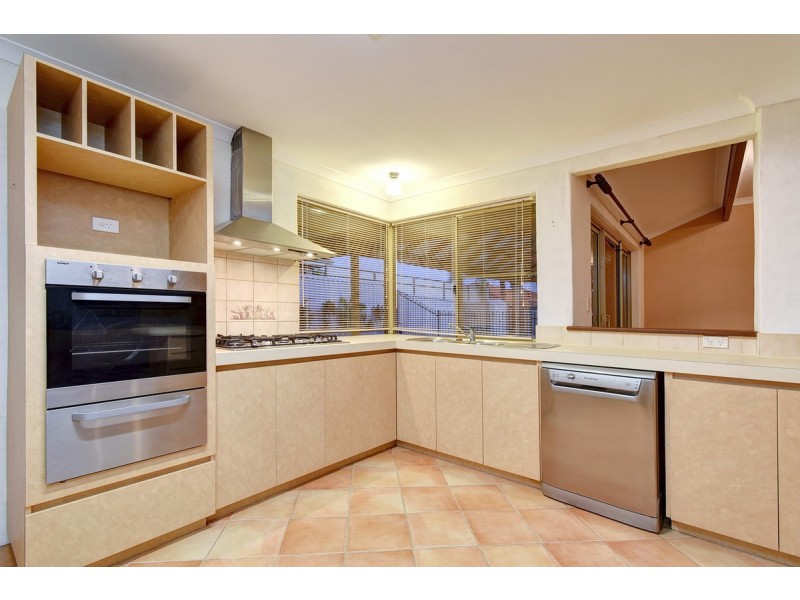 26 Tahlee Retreat, Carramar WA 6031