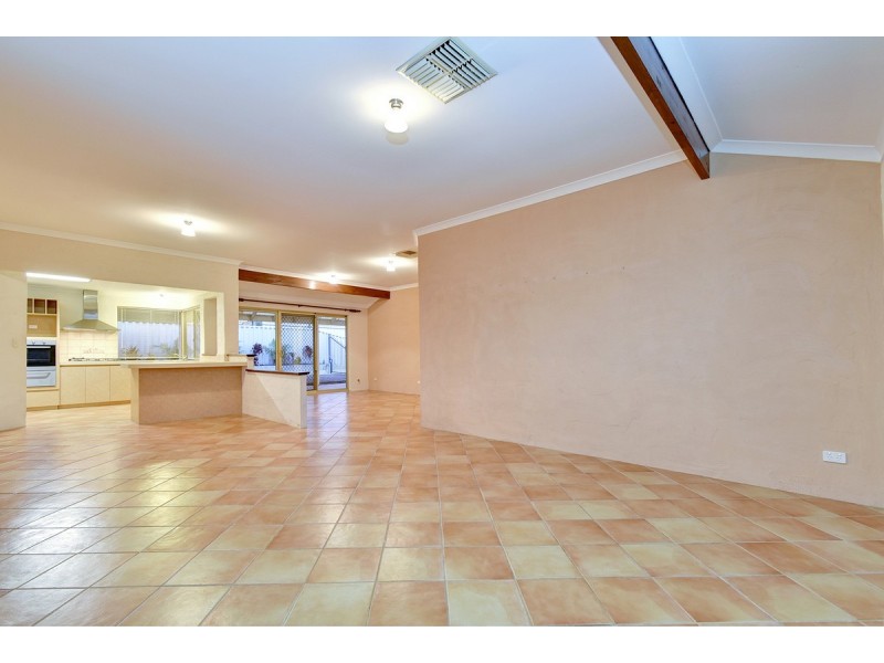 26 Tahlee Retreat, Carramar WA 6031