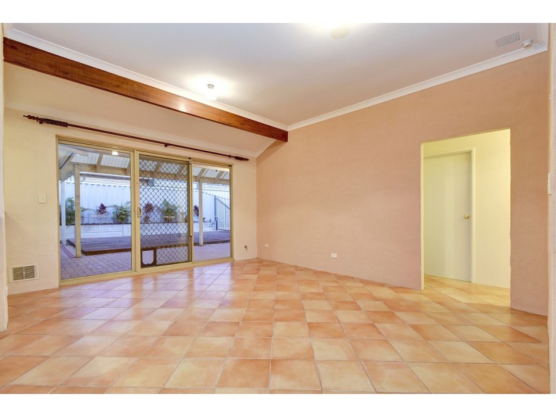 26 Tahlee Retreat, Carramar WA 6031