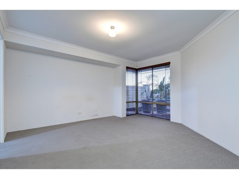 26 Tahlee Retreat, Carramar WA 6031