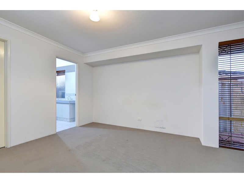 26 Tahlee Retreat, Carramar WA 6031