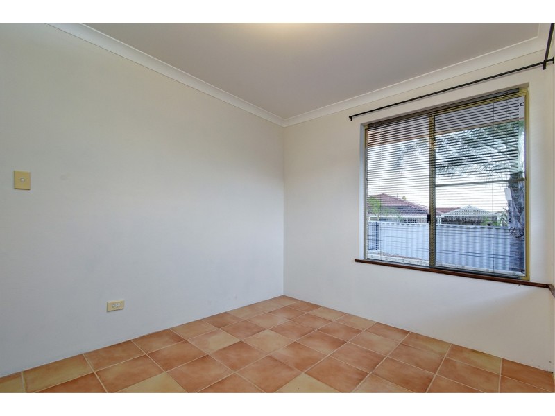 26 Tahlee Retreat, Carramar WA 6031