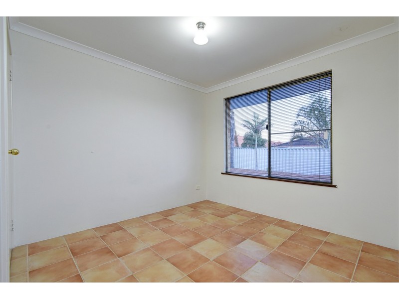 26 Tahlee Retreat, Carramar WA 6031