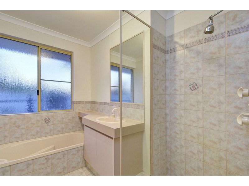 26 Tahlee Retreat, Carramar WA 6031