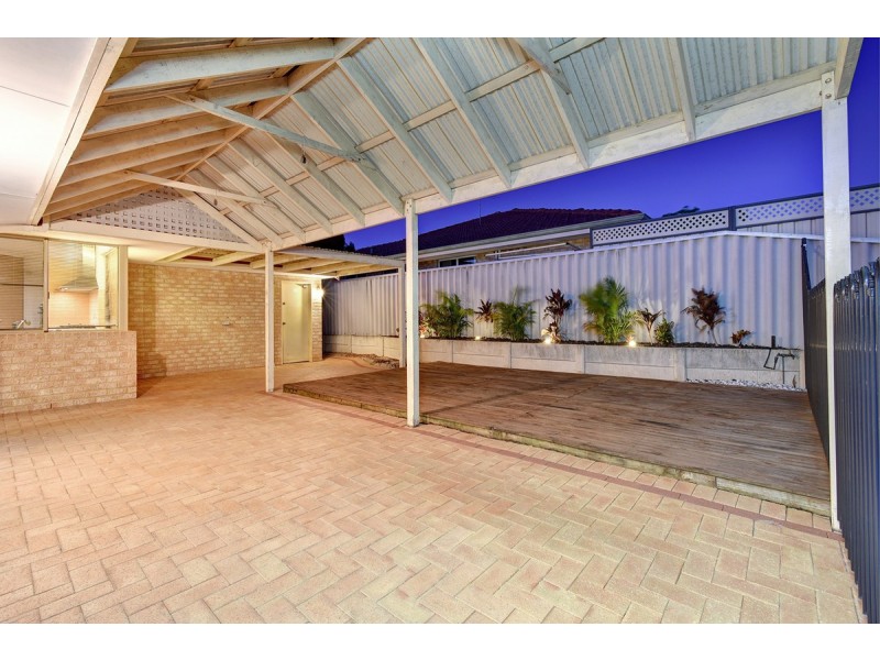26 Tahlee Retreat, Carramar WA 6031