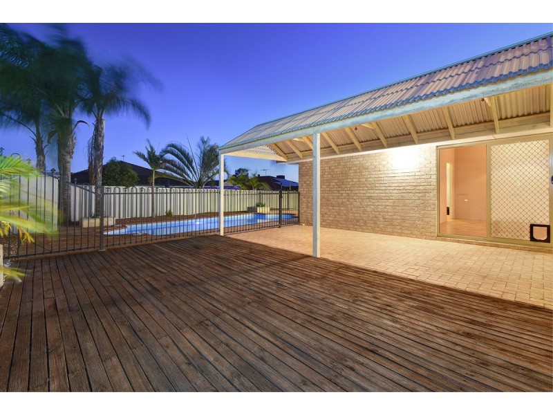 26 Tahlee Retreat, Carramar WA 6031