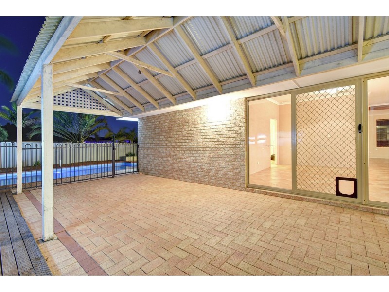 26 Tahlee Retreat, Carramar WA 6031