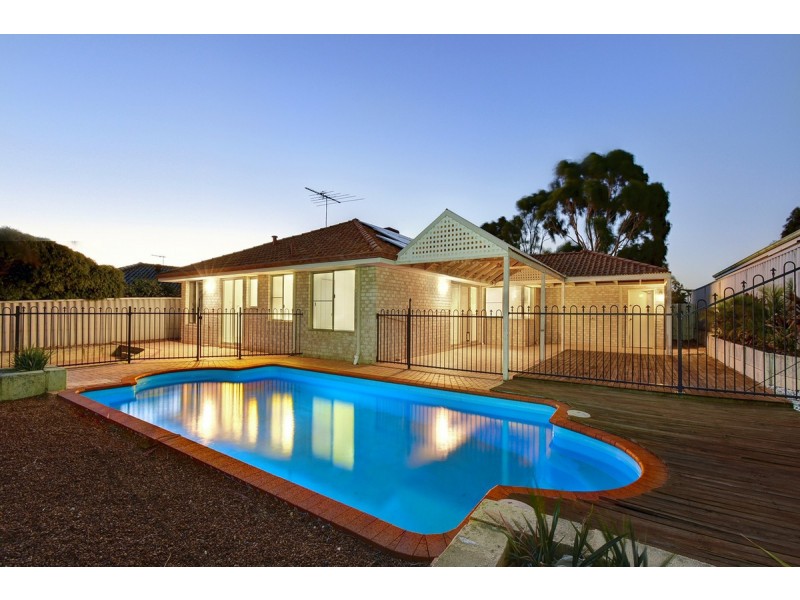 26 Tahlee Retreat, Carramar WA 6031