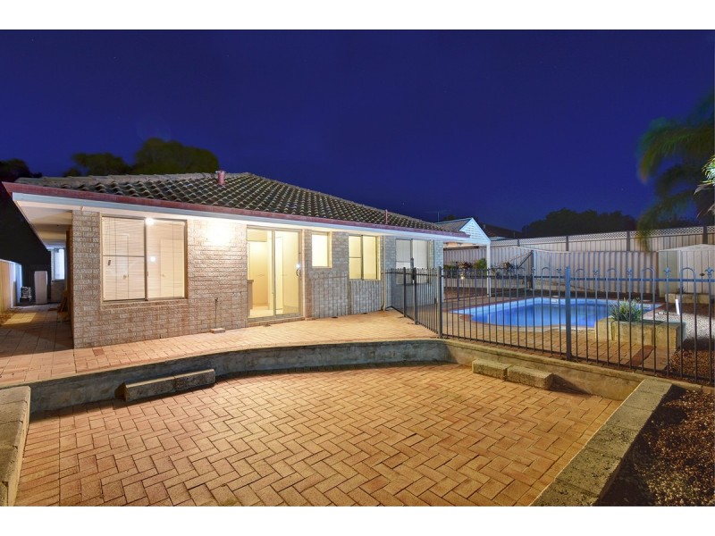 26 Tahlee Retreat, Carramar WA 6031