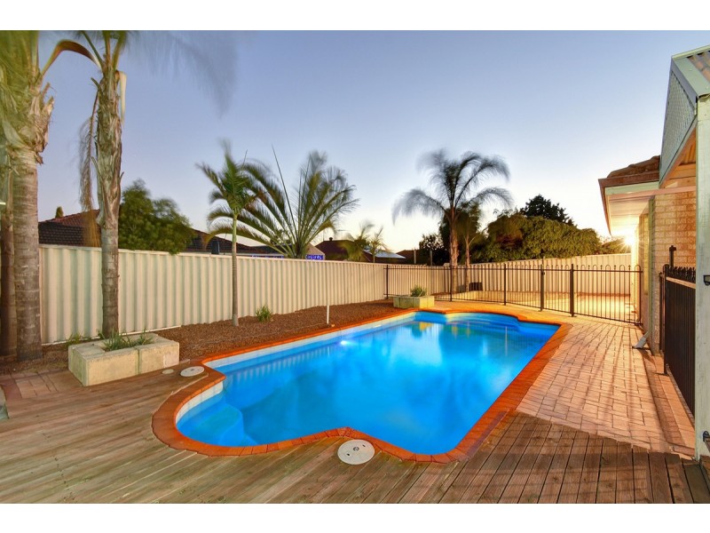 26 Tahlee Retreat, Carramar WA 6031