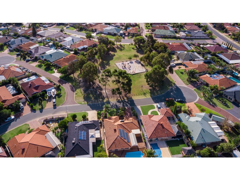 26 Tahlee Retreat, Carramar WA 6031