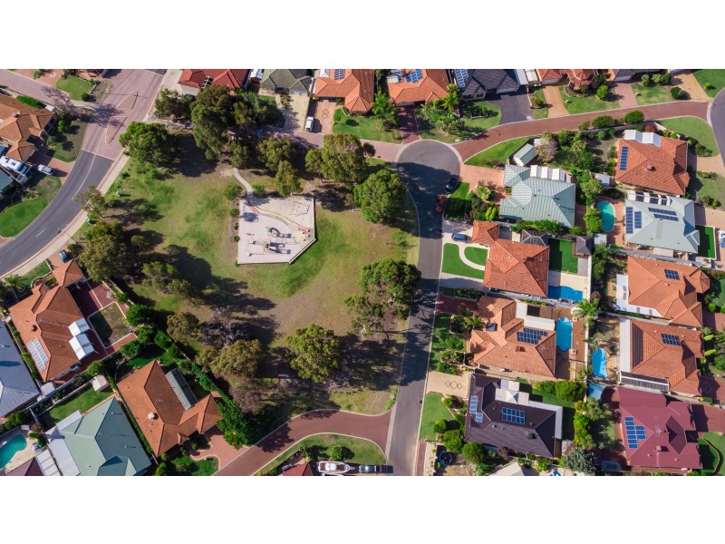 26 Tahlee Retreat, Carramar WA 6031