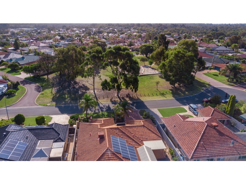 26 Tahlee Retreat, Carramar WA 6031