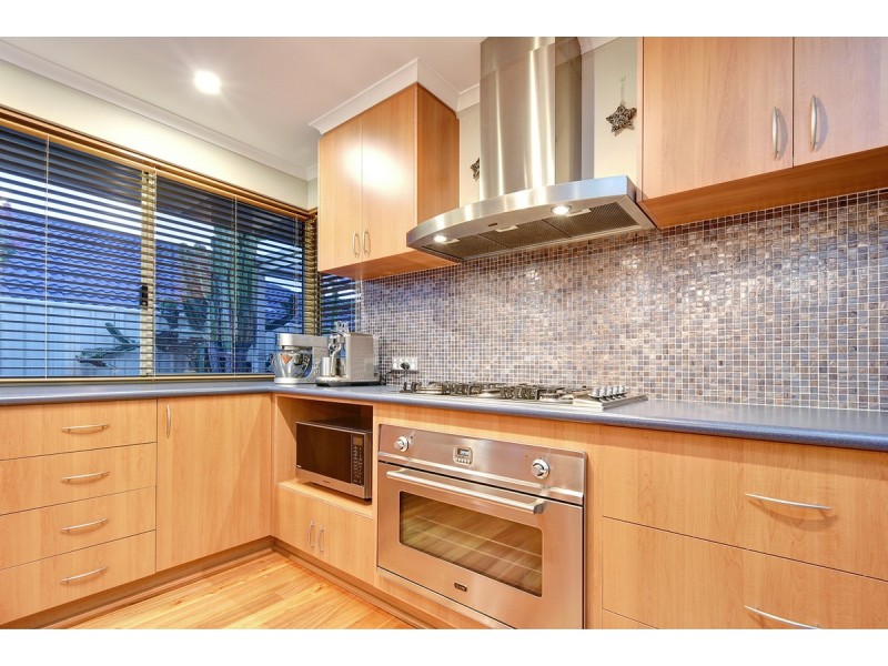 6 Strauss Boulevard, Tapping WA 6065