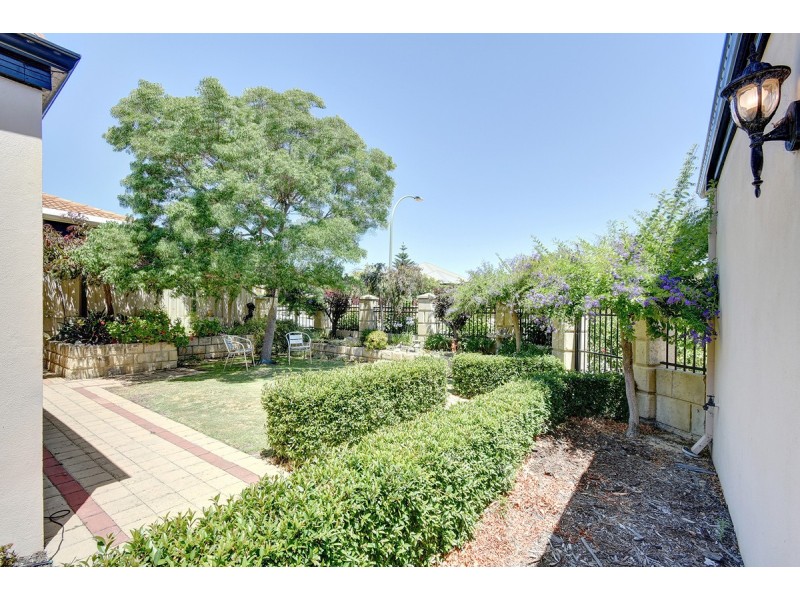 75 Manchester Drive, Hocking WA 6065