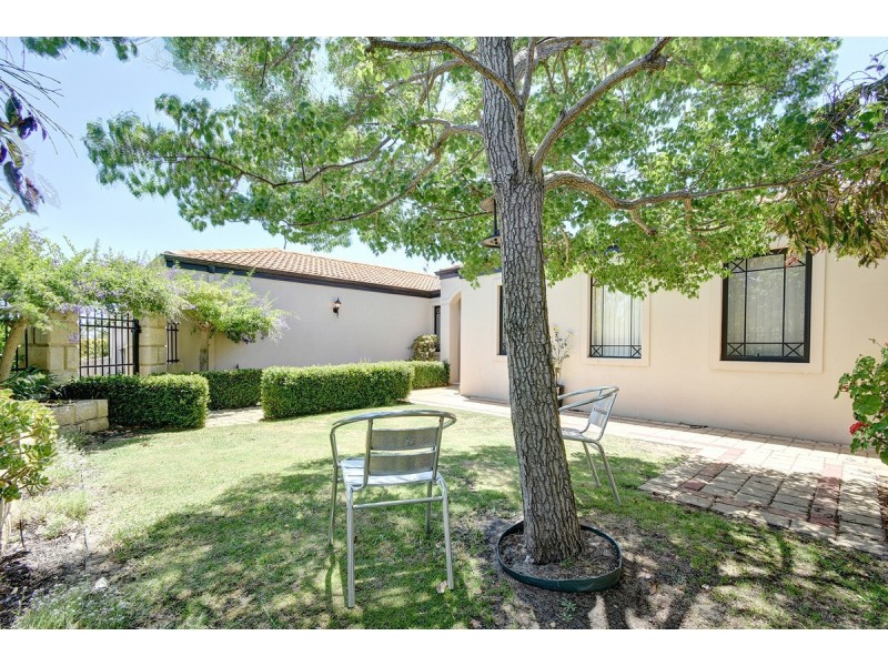 75 Manchester Drive, Hocking WA 6065